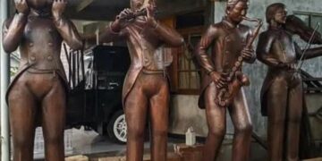 Melangkah ke Masa Depan: Pembuatan Patung Taman Custom dari Kuningan dan Tembaga