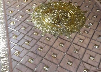 Meraih Berkah: Keunikan Desain dan Detail Pintu Nabawi