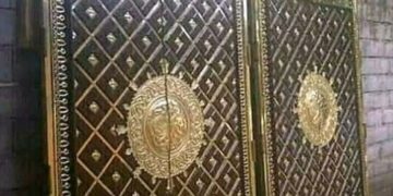 Eksplorasi Artistik: Keindahan Ukiran pada Pintu Nabawi