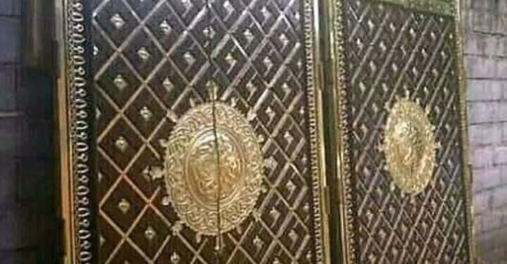 Eksplorasi Artistik: Keindahan Ukiran pada Pintu Nabawi