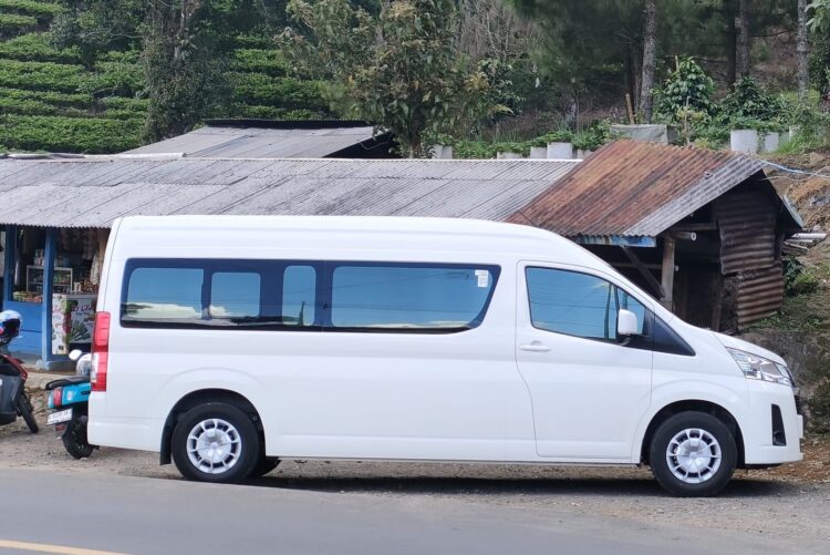 Mengukuhkan Pengalaman Melancong Anda dengan Vogue Trans: Perkhidmatan Sewa Kereta di Bandung