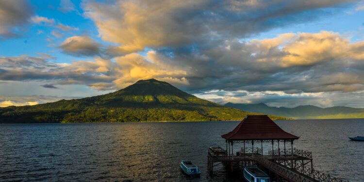 Menikmati Keindahan Danau Ranau: Destinasi Wisata Air di Lampung