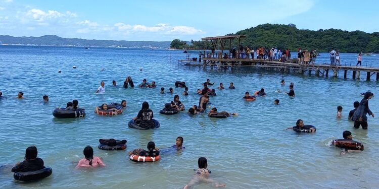 Menikmati Pesona Pantai Mutun: Liburan Seru di Lampung Utara